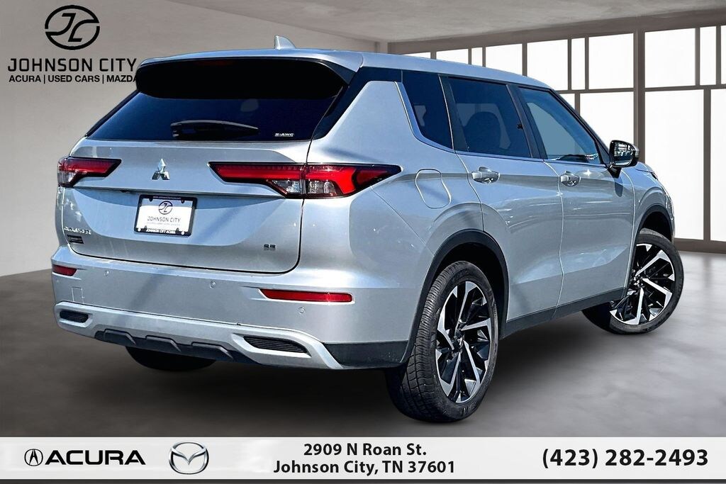 Used 2024 Mitsubishi Outlander SE Black Edition w/Pano Roof SUV