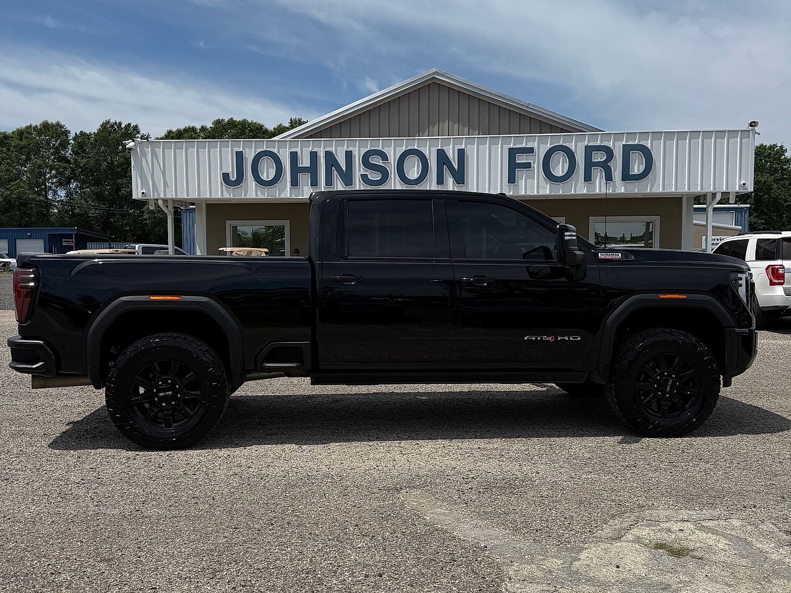 2024 GMC Sierra 4WD Crew Cab Standard Box AT4's photo