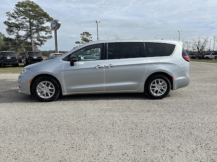 2024 Chrysler Pacifica Touring L Van Passenger Van
