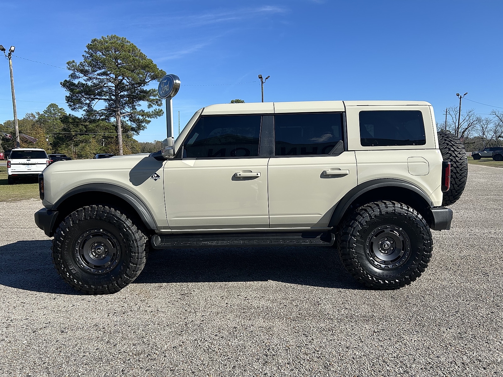 2025 Ford Bronco 4-Door Outer Banks's photo