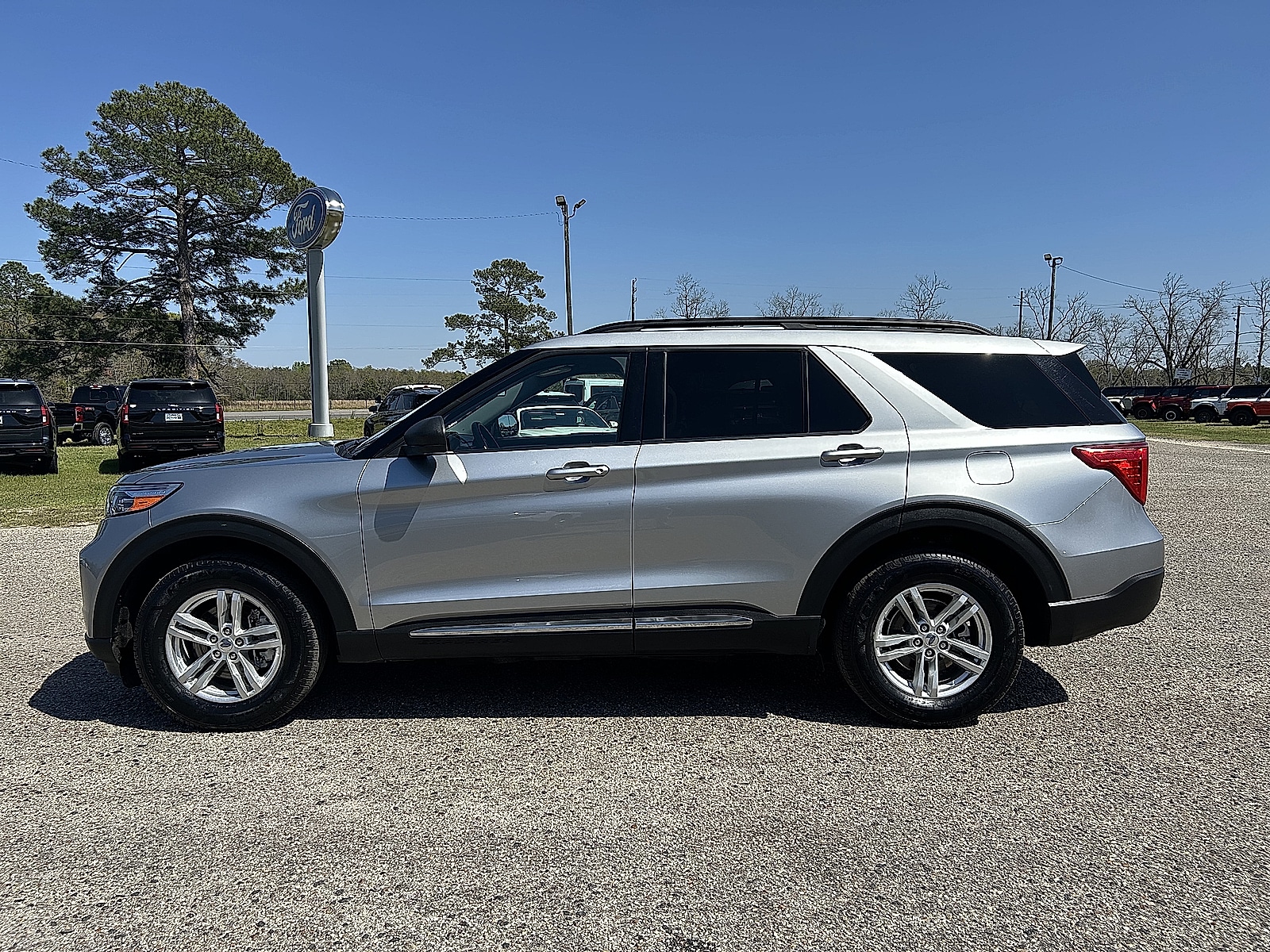 2023 Ford Explorer XLT 4WD's photo