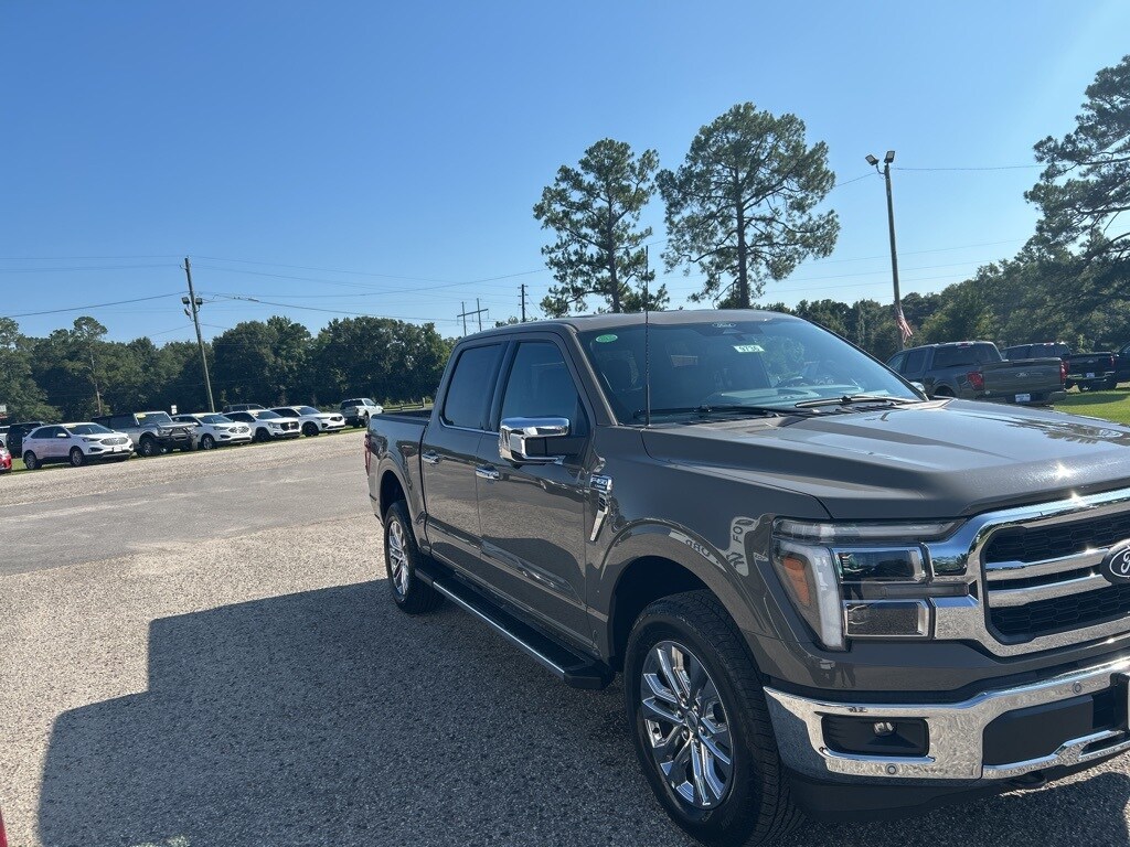 2025 Ford F-150 Lariat photo 3