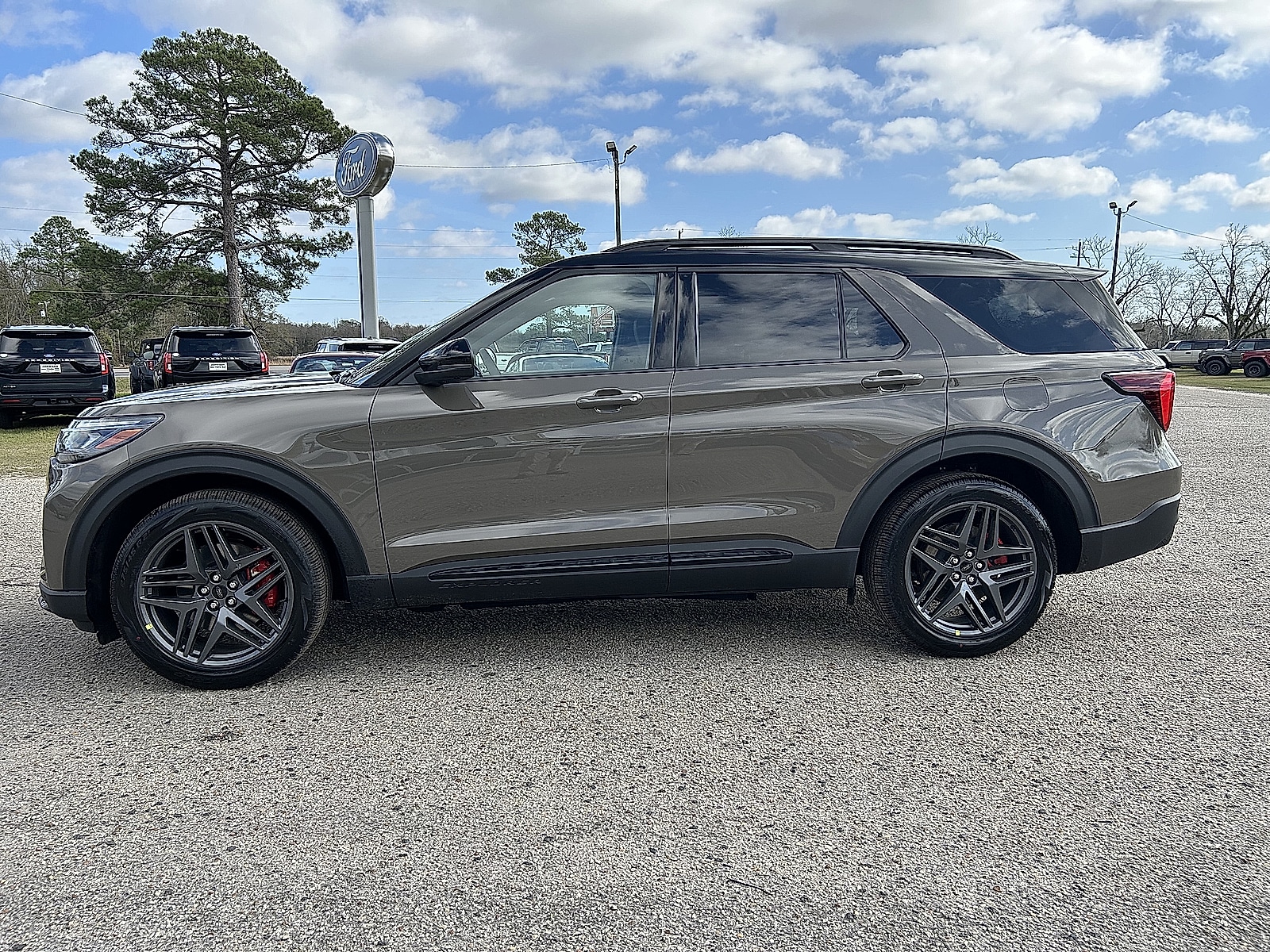 2026 Ford Explorer ST 4WD's photo
