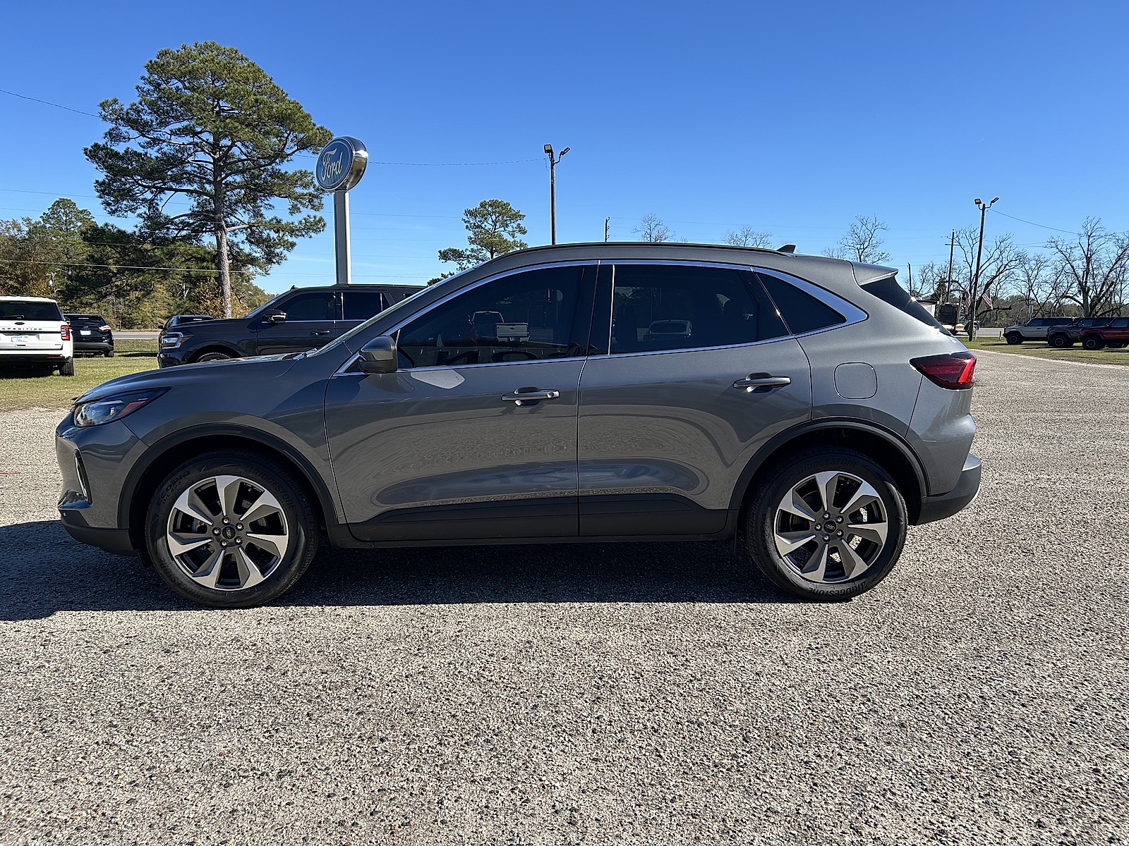 2023 Ford Escape Platinum's photo