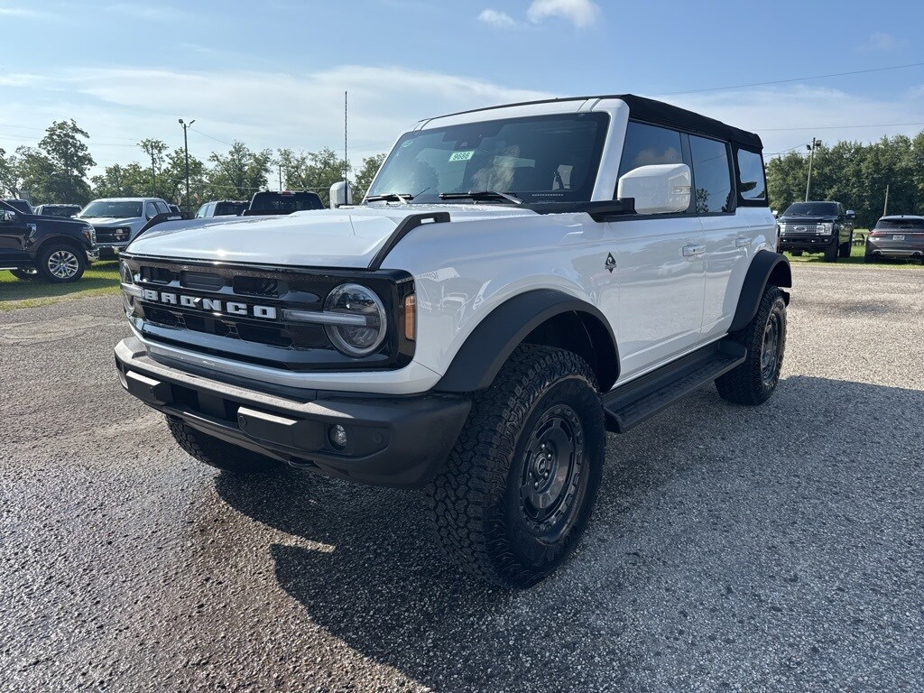 2025 Ford Bronco Outer Banks photo 4