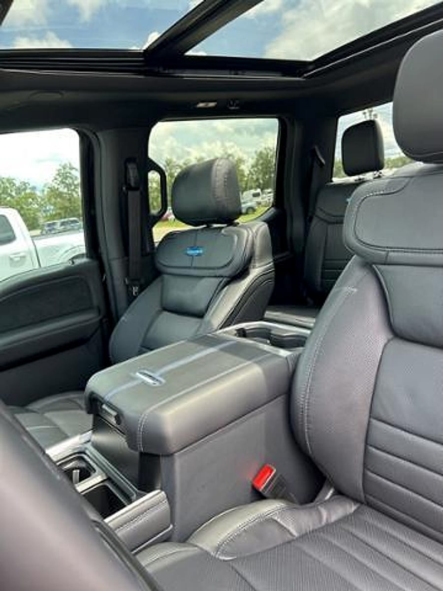 2025 Ford F-250 Super Duty Platinum - Photo 29