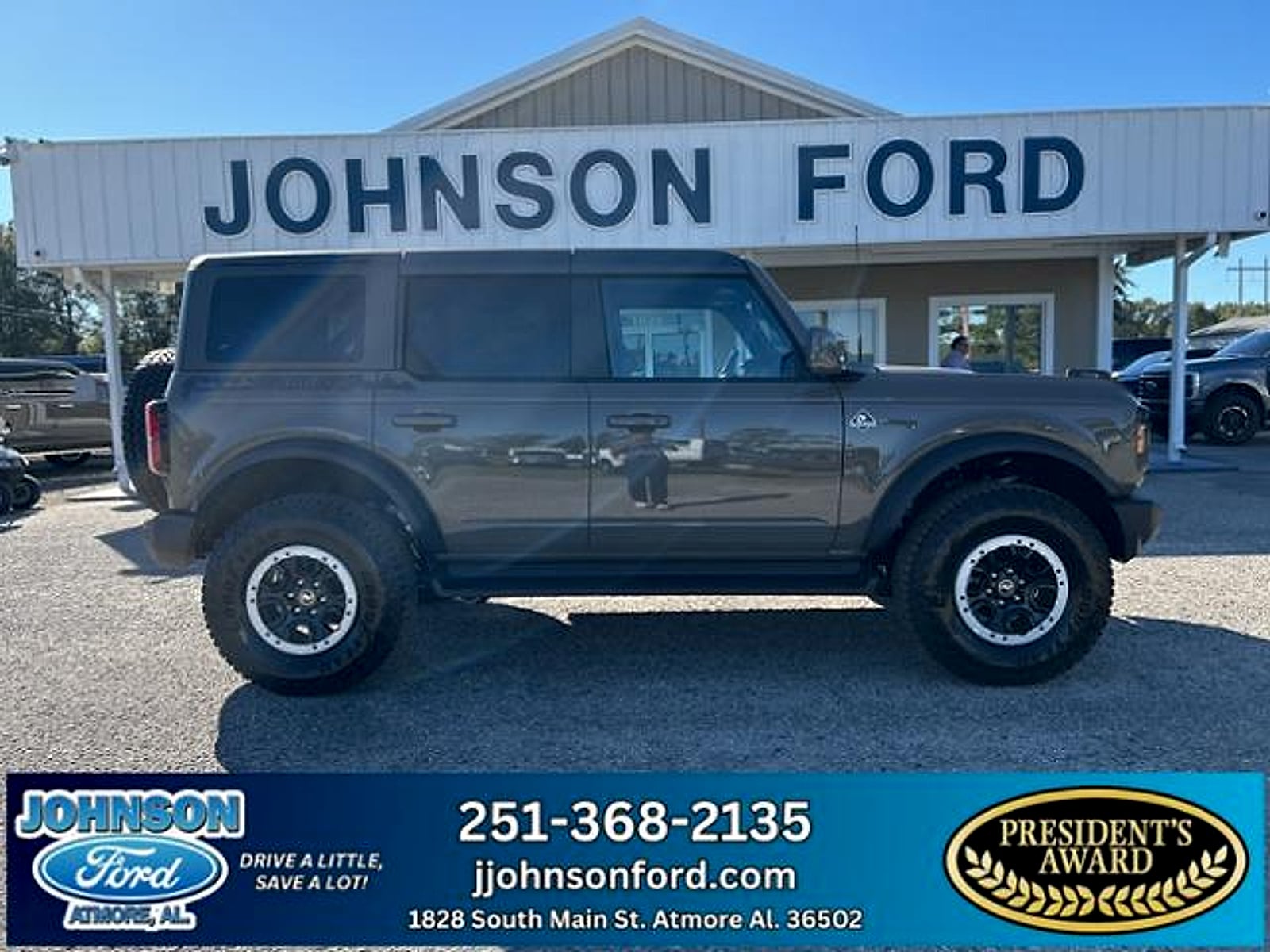 2025 Ford Bronco 4-Door Outer Banks's photo