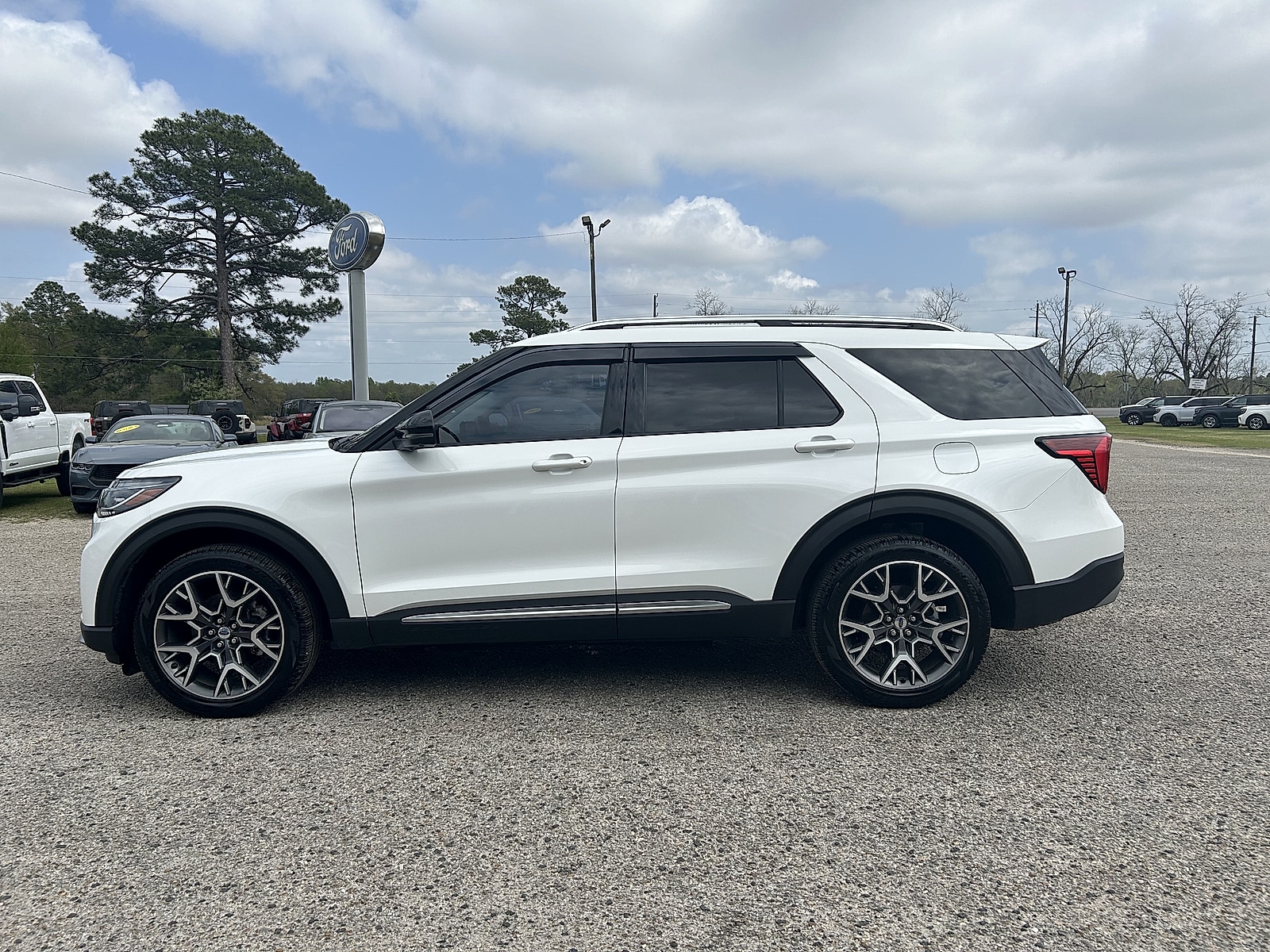2025 Ford Explorer Platinum 4WD (PL535)'s photo
