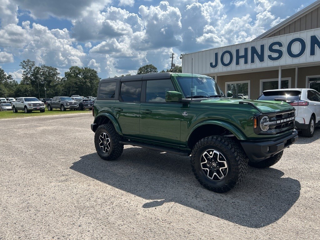 2024 Ford Bronco Outer Banks photo 2
