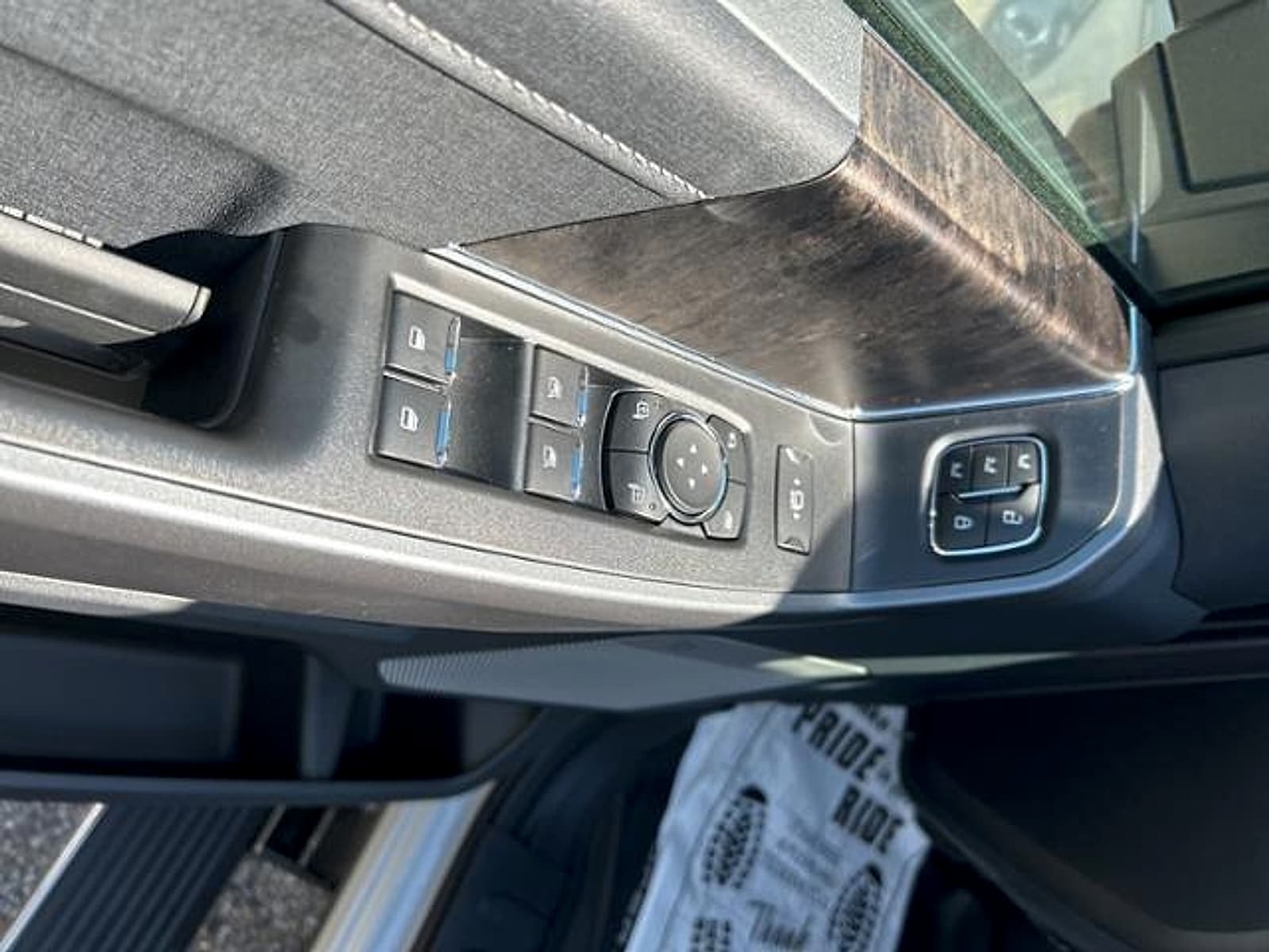 2025 Ford F-350 Super Duty Lariat - Photo 12