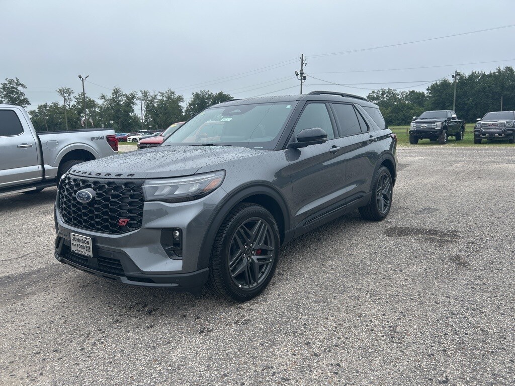 2025 Ford Explorer ST photo 2