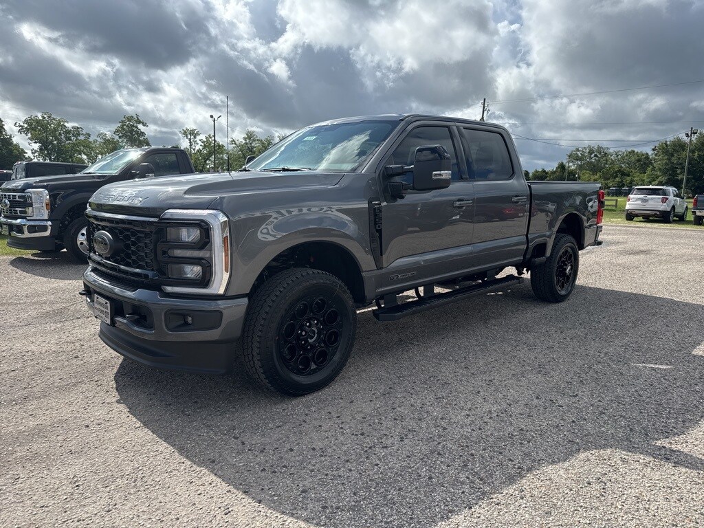 2025 Ford F-350 photo 4