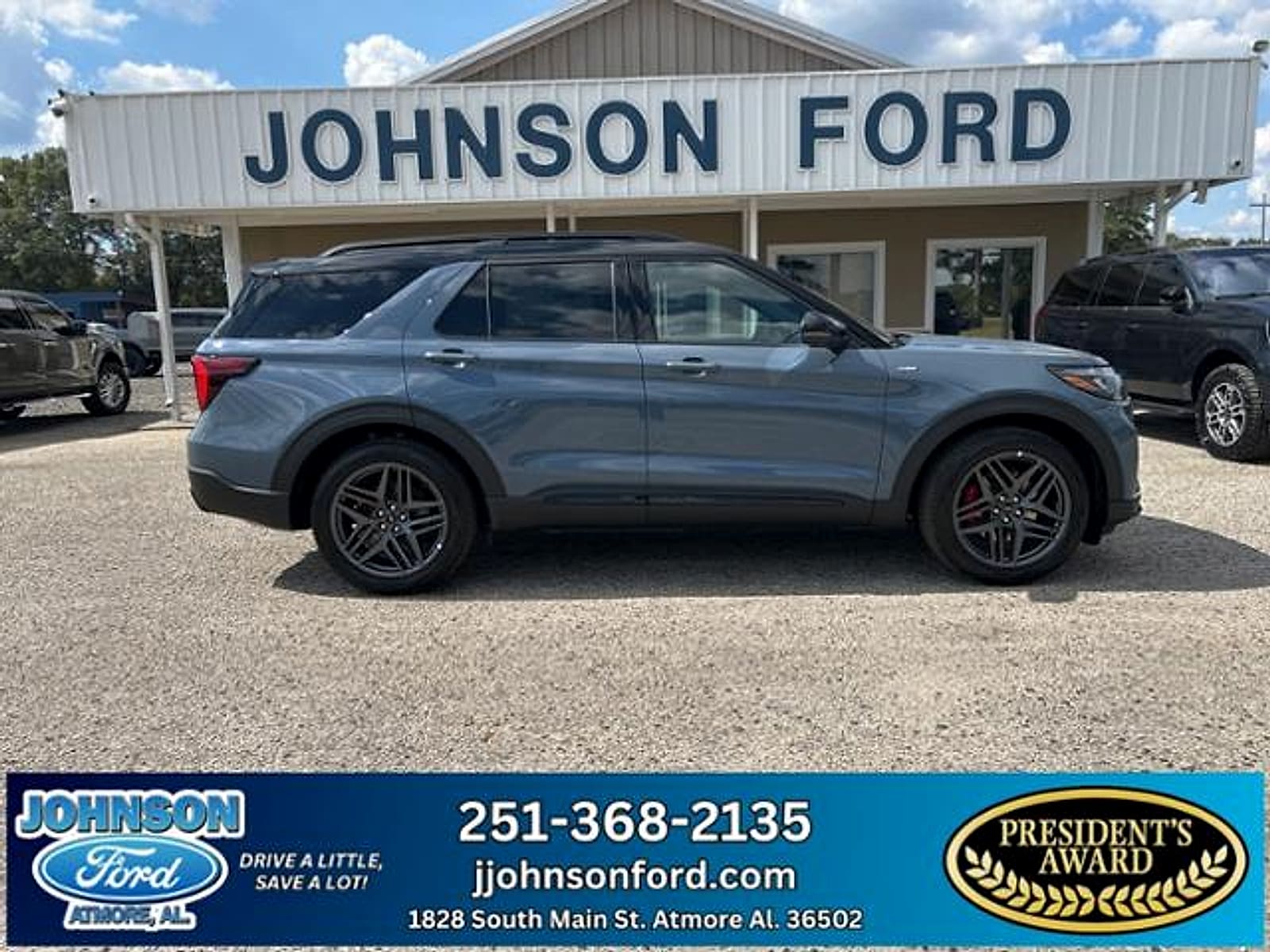 2025 Ford Explorer ST-LINE's photo