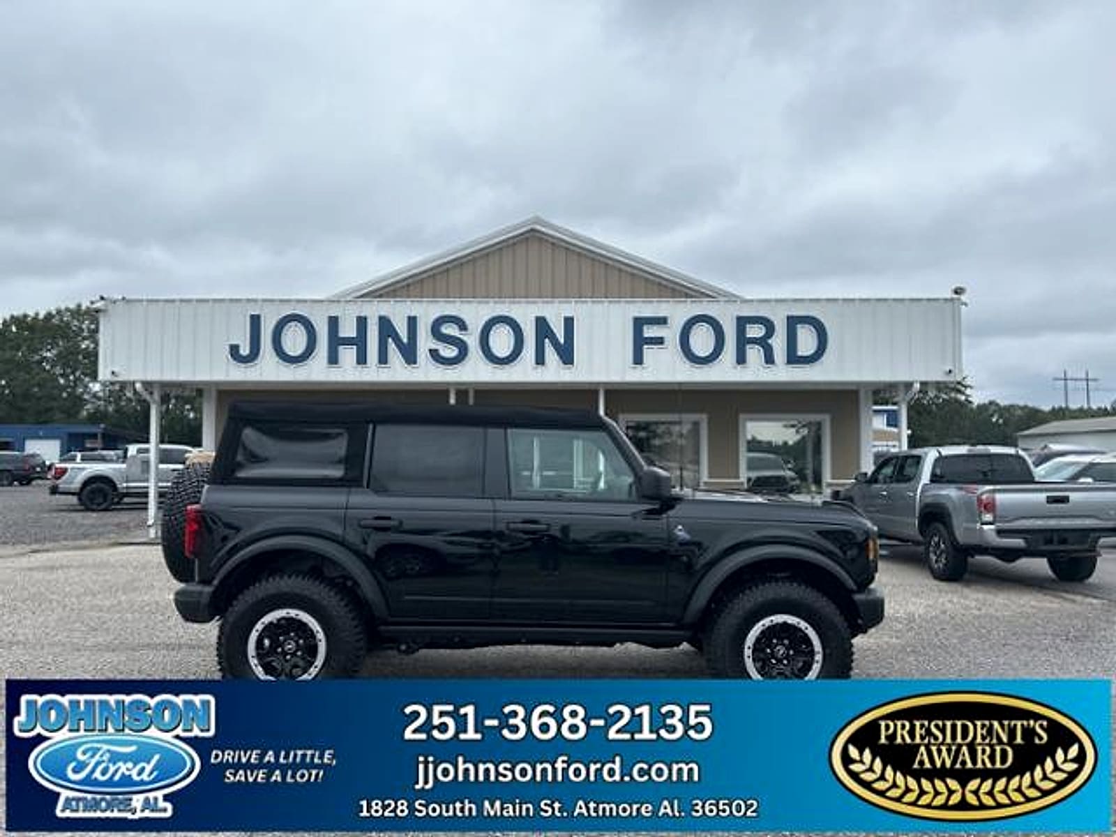 2024 Ford Bronco 4-Door Black Diamond's photo
