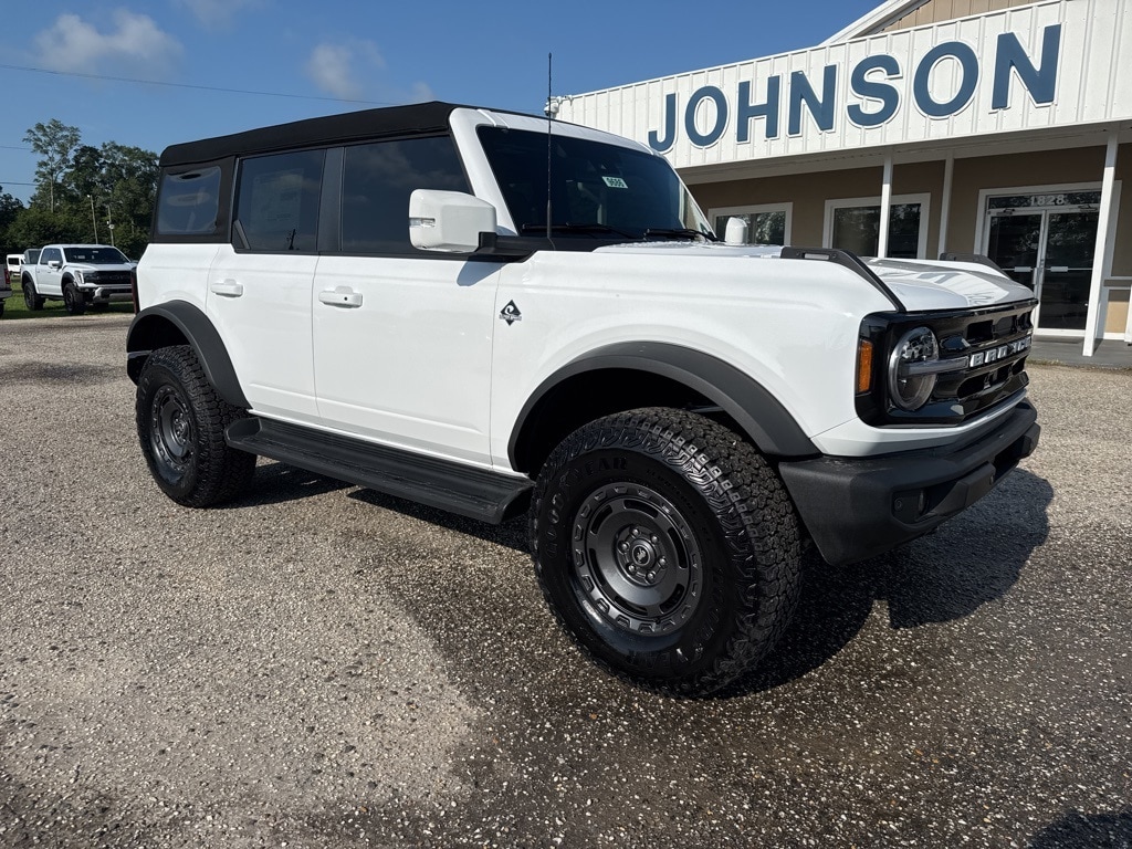2025 Ford Bronco Outer Banks photo 2