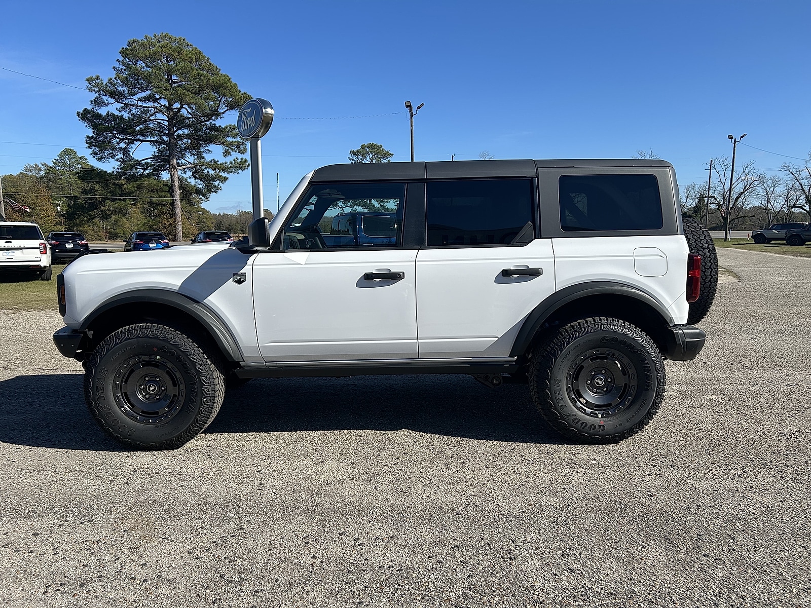 2025 Ford Bronco 4-Door Big Bend's photo