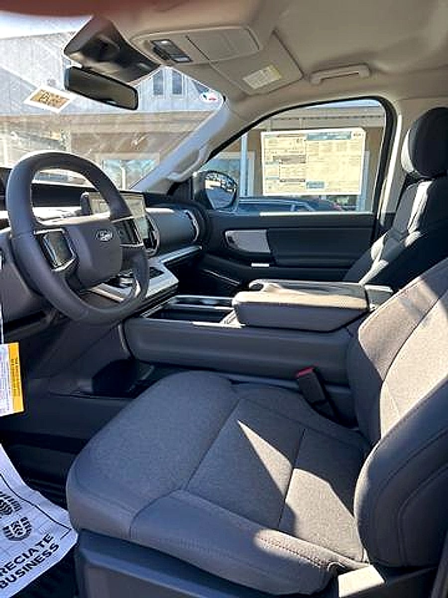 2025 Ford Expedition MAX Active - Photo 17