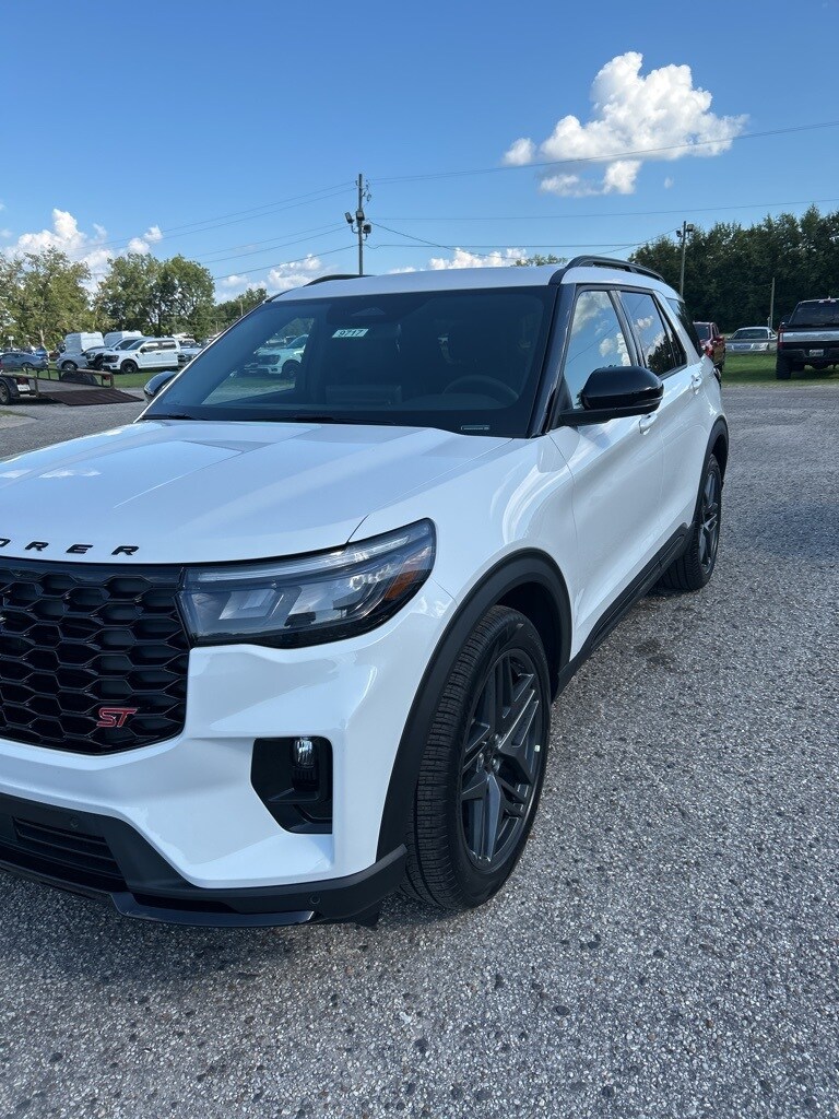 2025 Ford Explorer ST photo 3