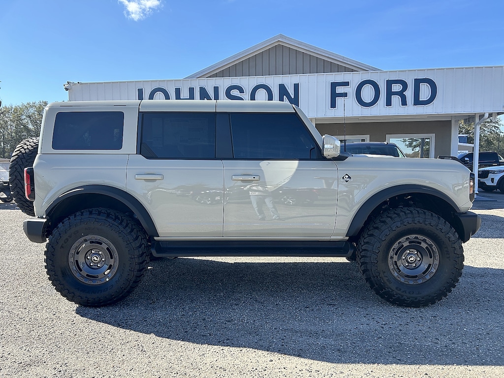 New 2025 Ford Bronco Outer Banks SUV