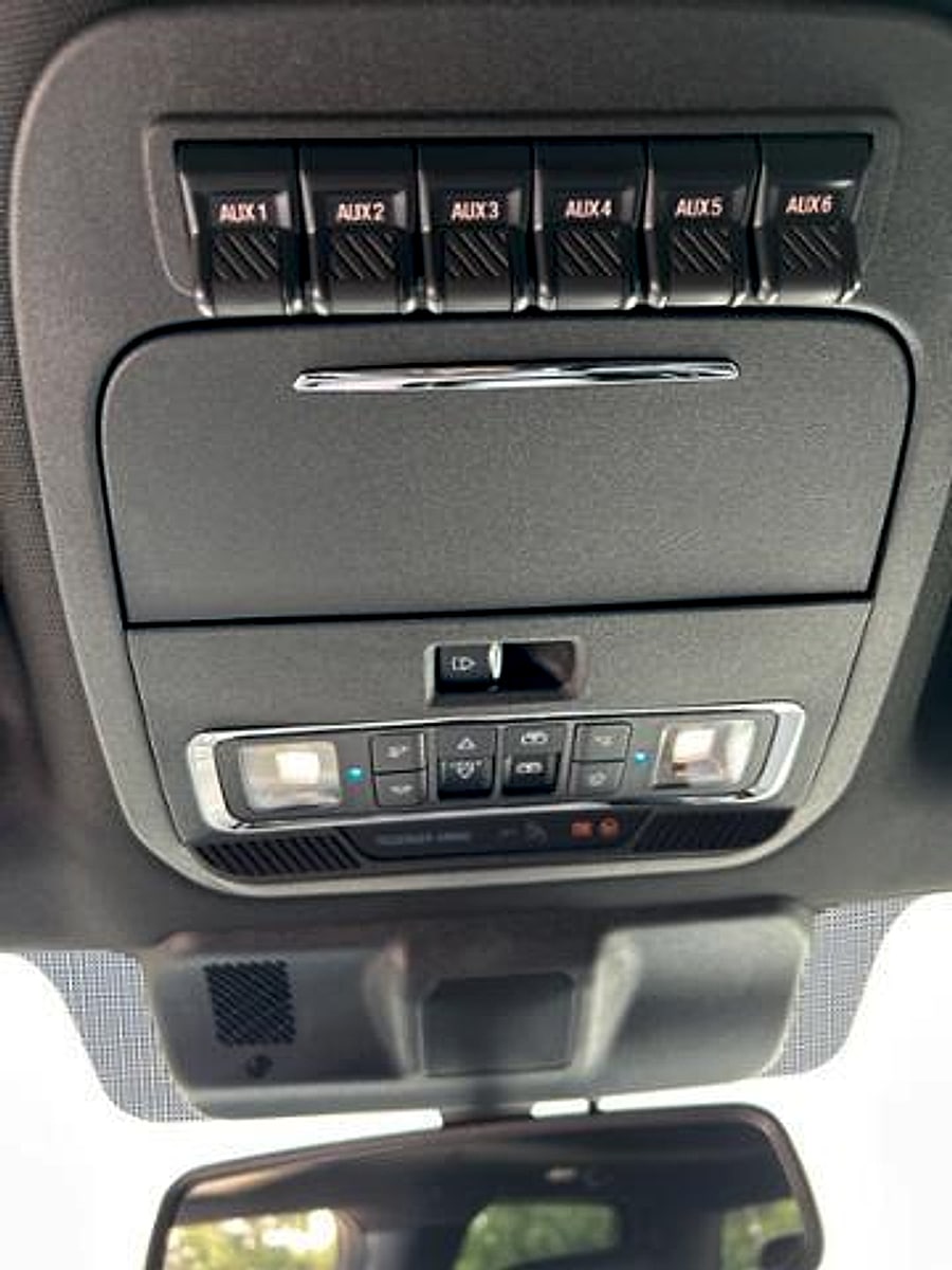 2025 Ford F-250 Super Duty Platinum - Photo 25