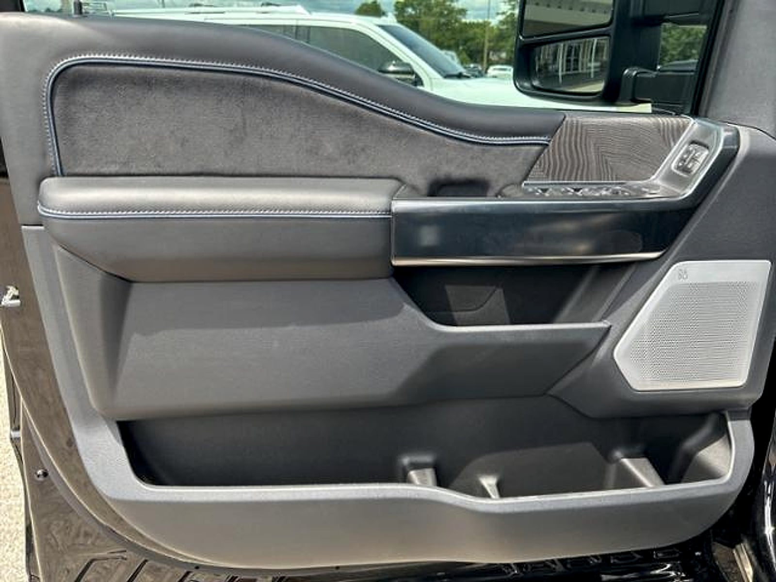 2025 Ford F-250 Super Duty Platinum - Photo 16