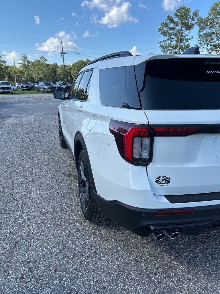 2025 Ford Explorer ST photo 4