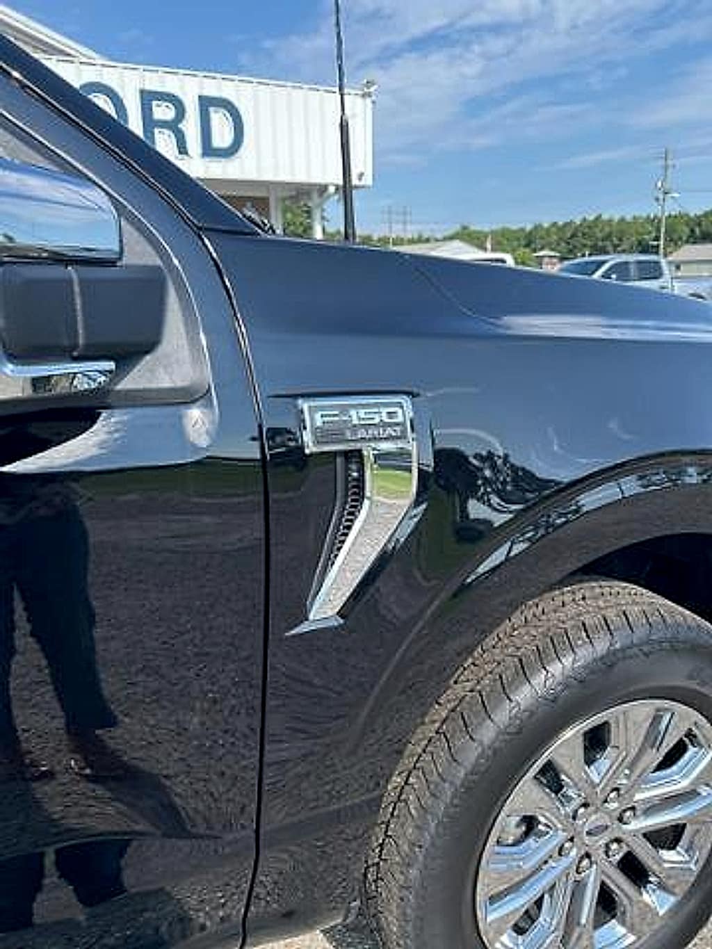 New 2025 Ford F-150 Lariat Truck