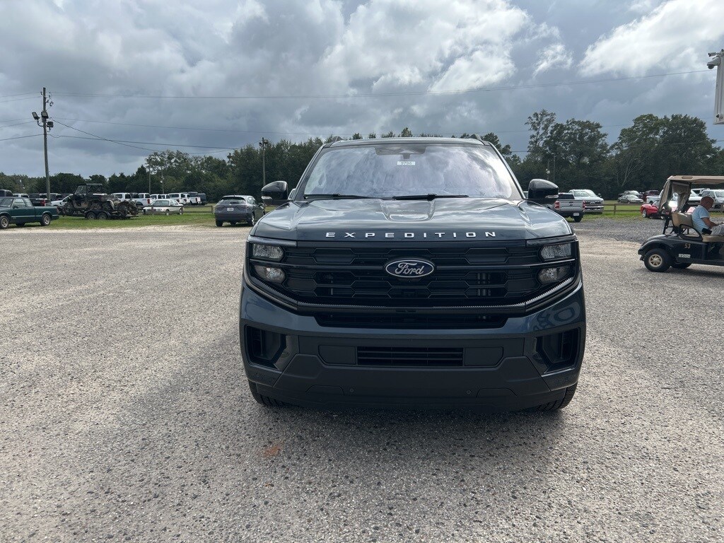 2025 Ford Expedition photo 2