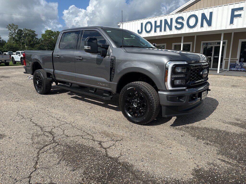 2025 Ford F-350 photo 2