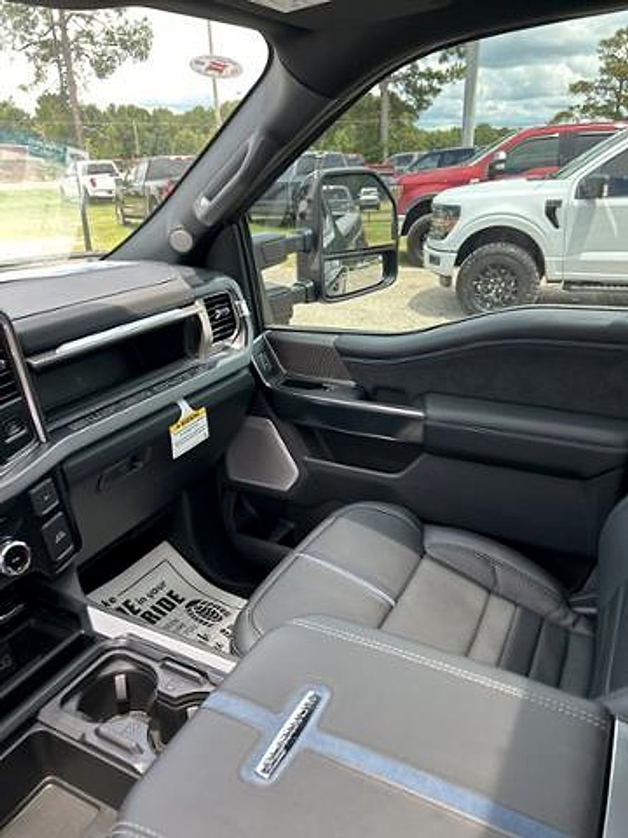2025 Ford F-250 Super Duty Platinum - Photo 28