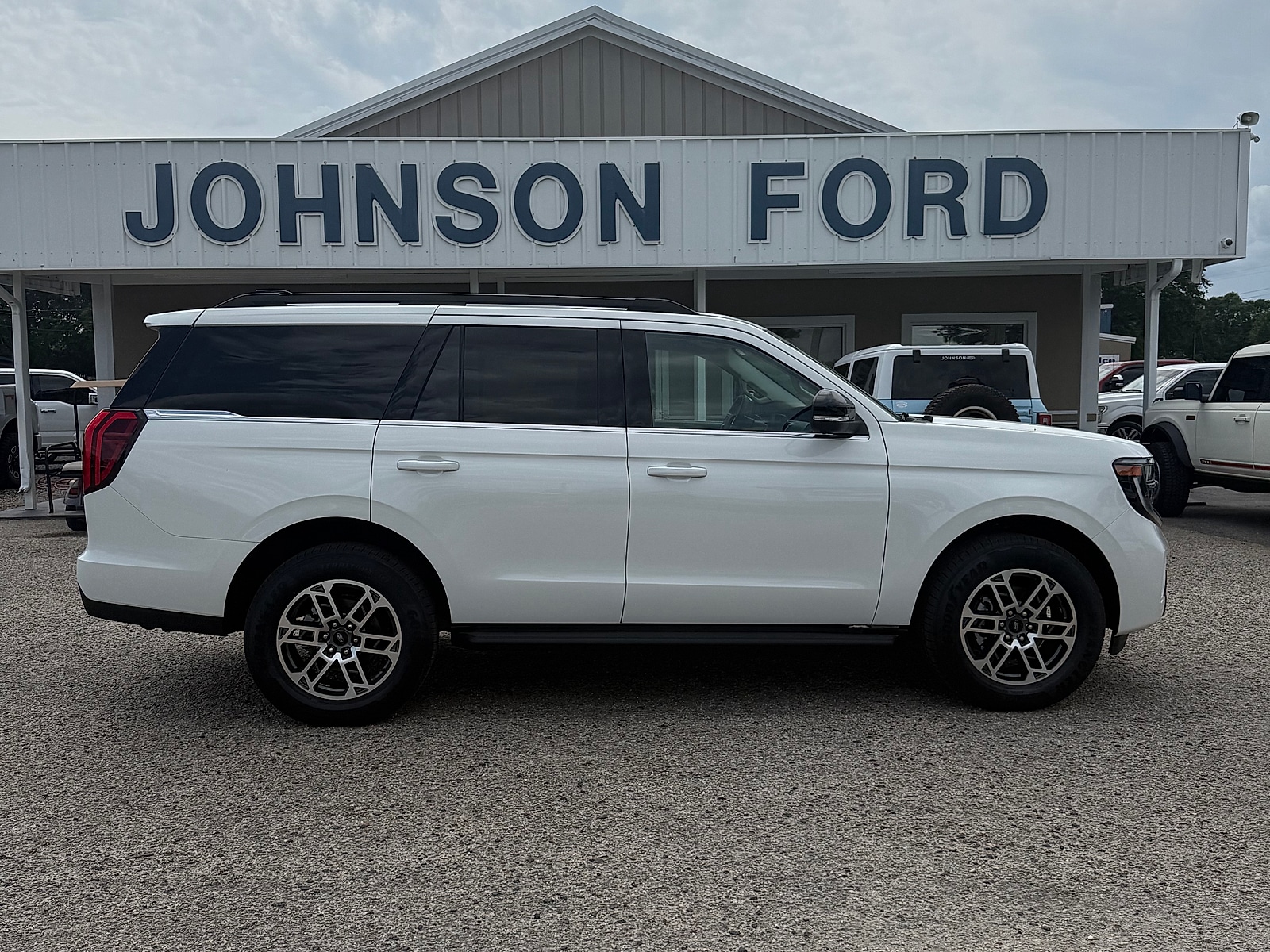2026 Ford Expedition Active's photo