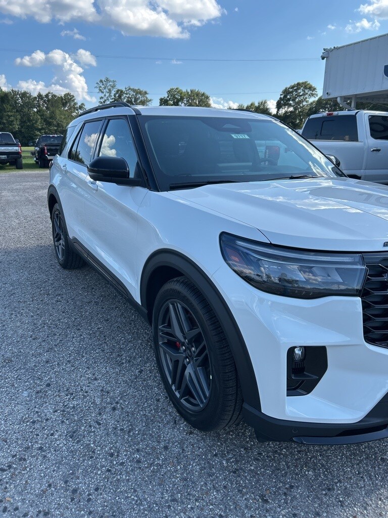 2025 Ford Explorer ST photo 2