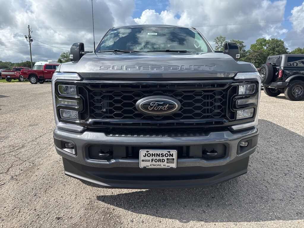2025 Ford F-350 photo 3