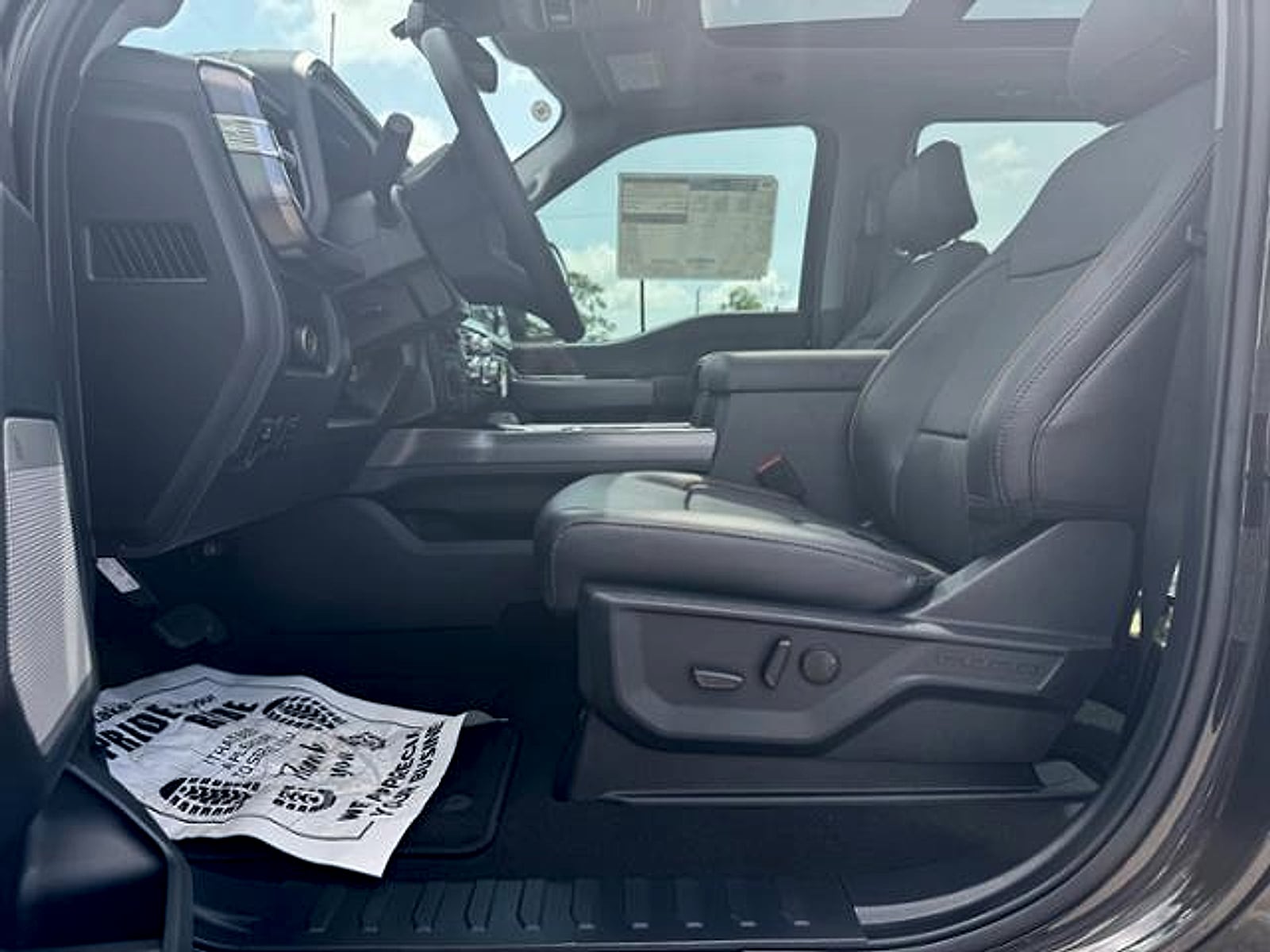 2025 Ford F-350 Super Duty Lariat - Photo 12
