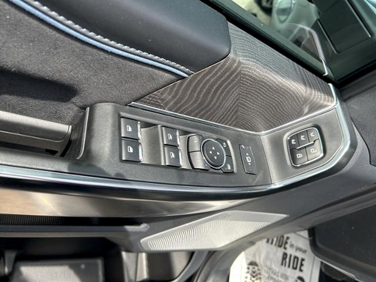 2025 Ford F-250 Super Duty Platinum - Photo 17