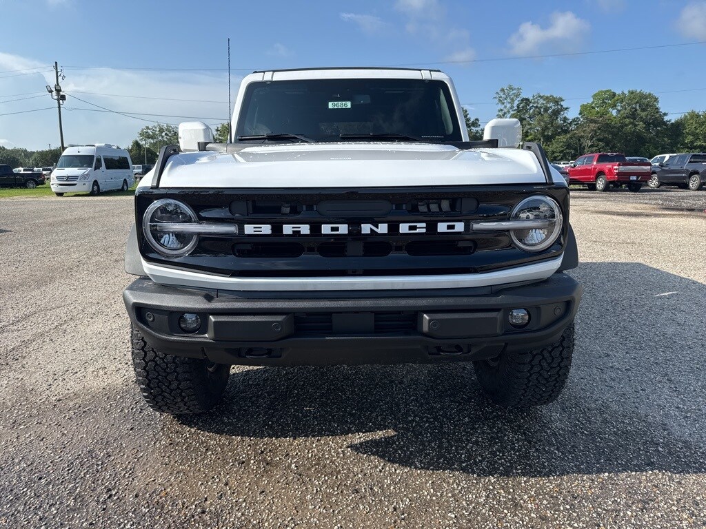 2025 Ford Bronco Outer Banks photo 3