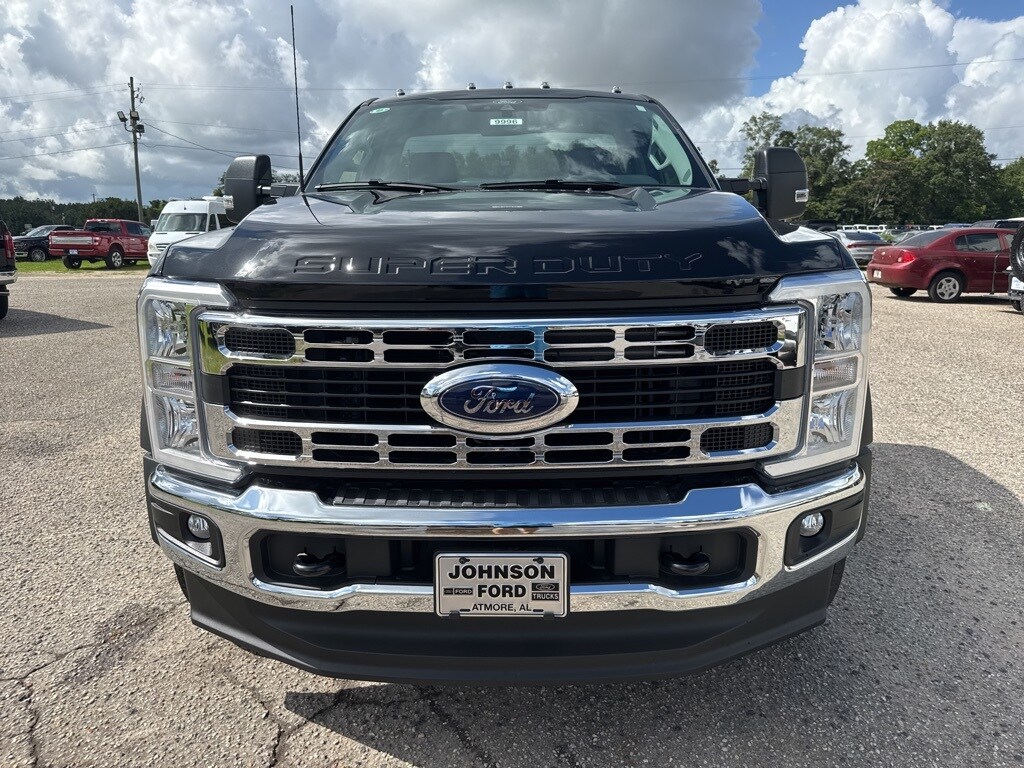 2025 Ford F-450 XLT photo 2