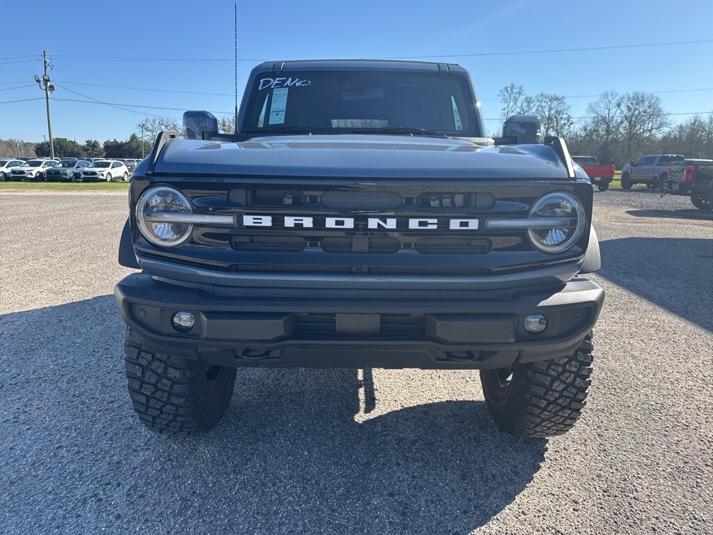 2024 Ford Bronco Outer Banks photo 3