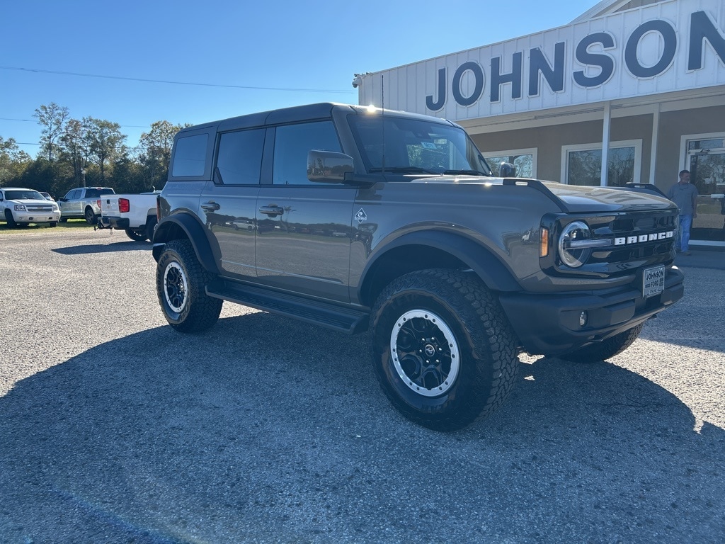 New 2025 Ford Bronco Outer Banks SUV