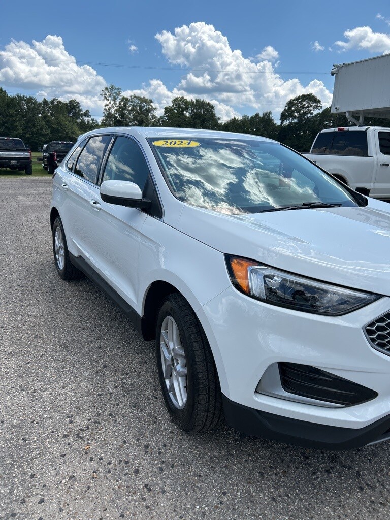 2024 Ford Edge SEL photo 2