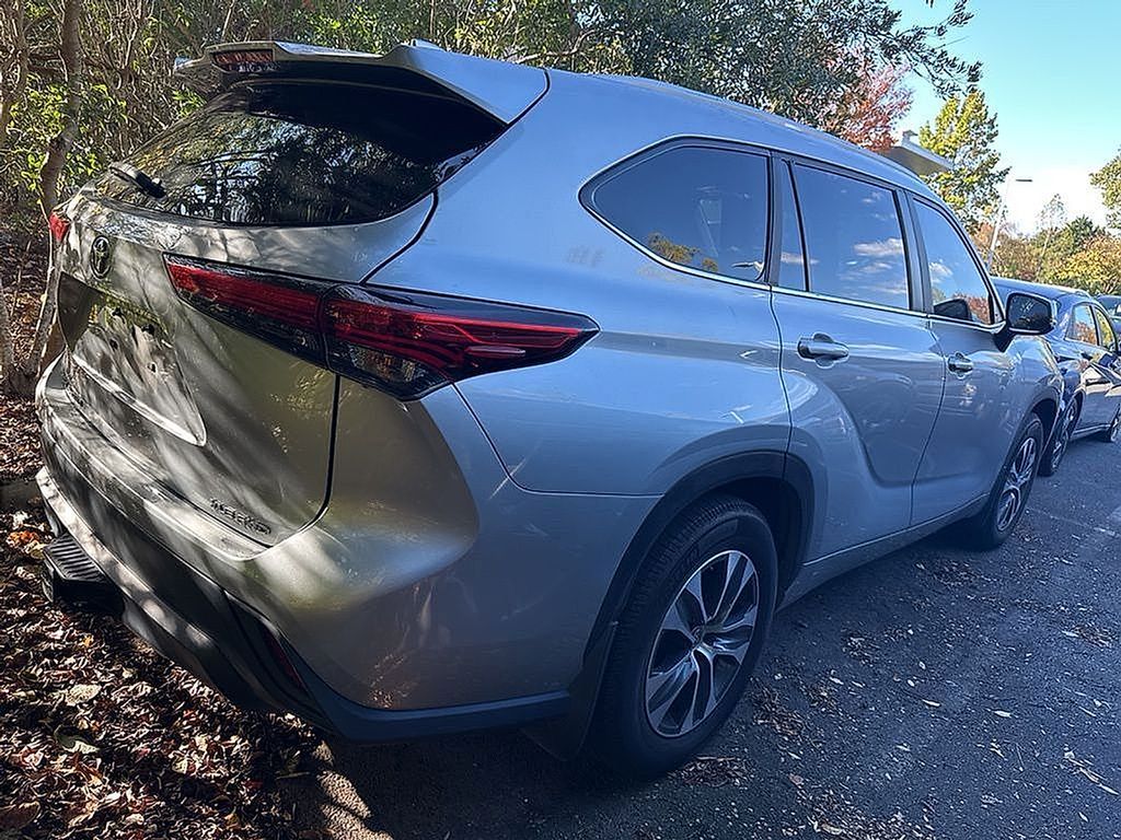 2023 Toyota Highlander XLE photo 3