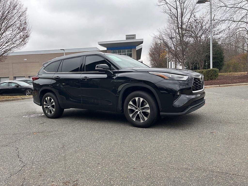 Used 2022 Toyota Highlander XLE SUV