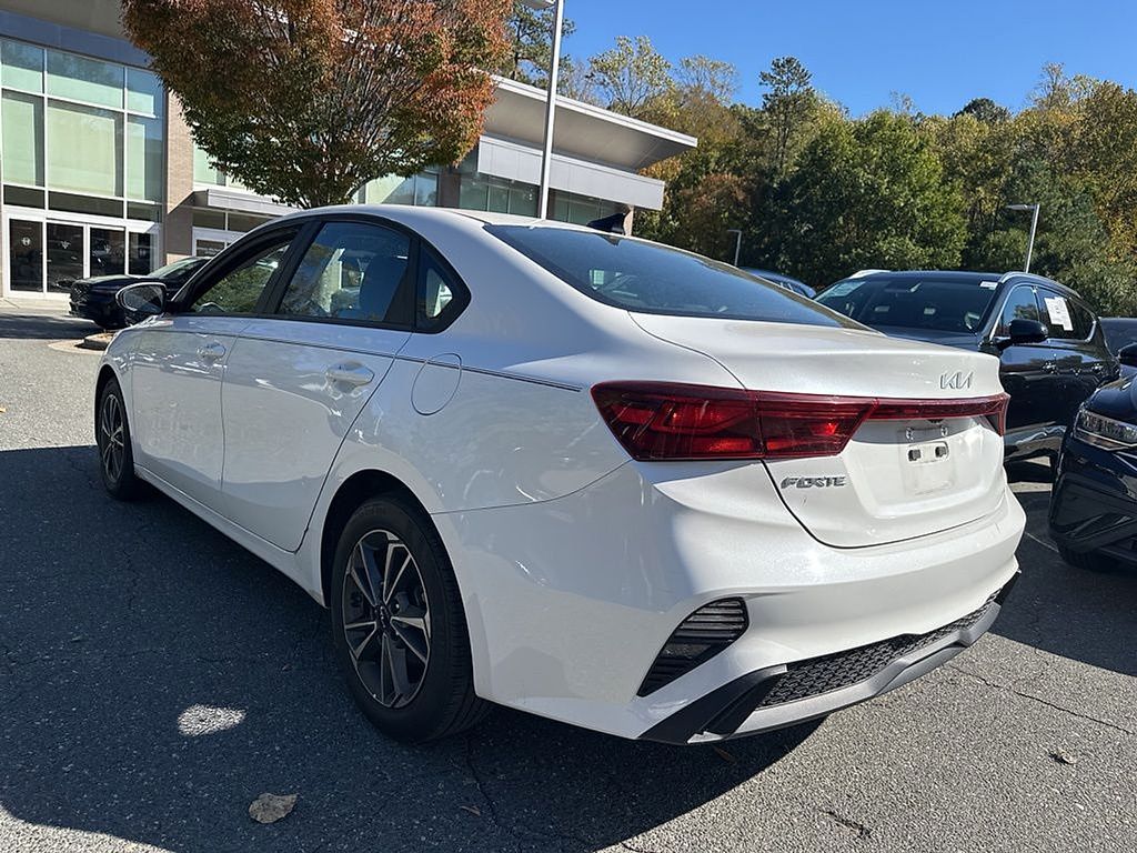 2023 Kia Forte LXS photo 2