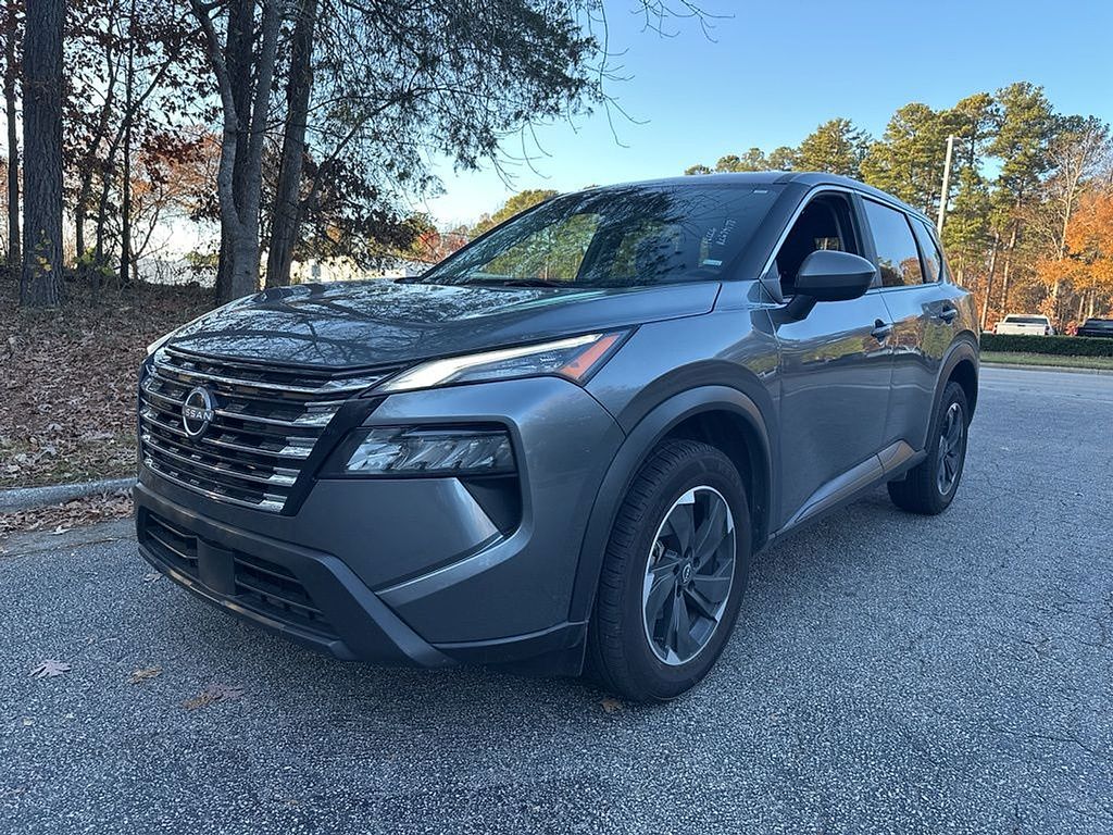 2024 Nissan Rogue SV photo 2