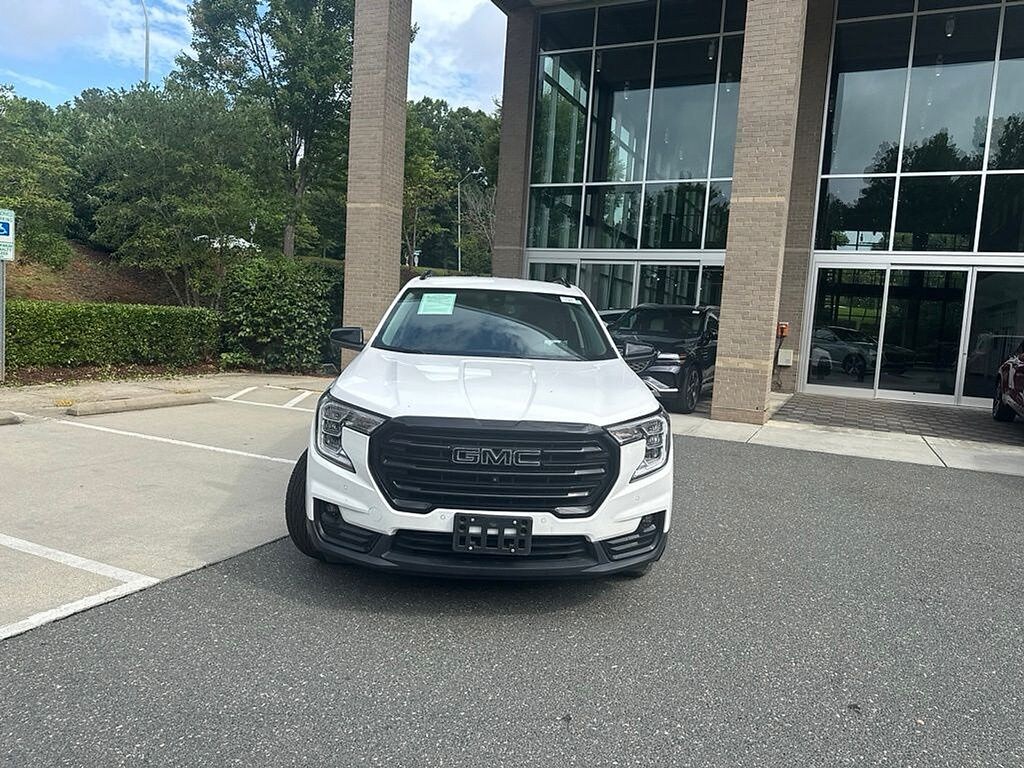 Used 2024 GMC Terrain SLT SUV