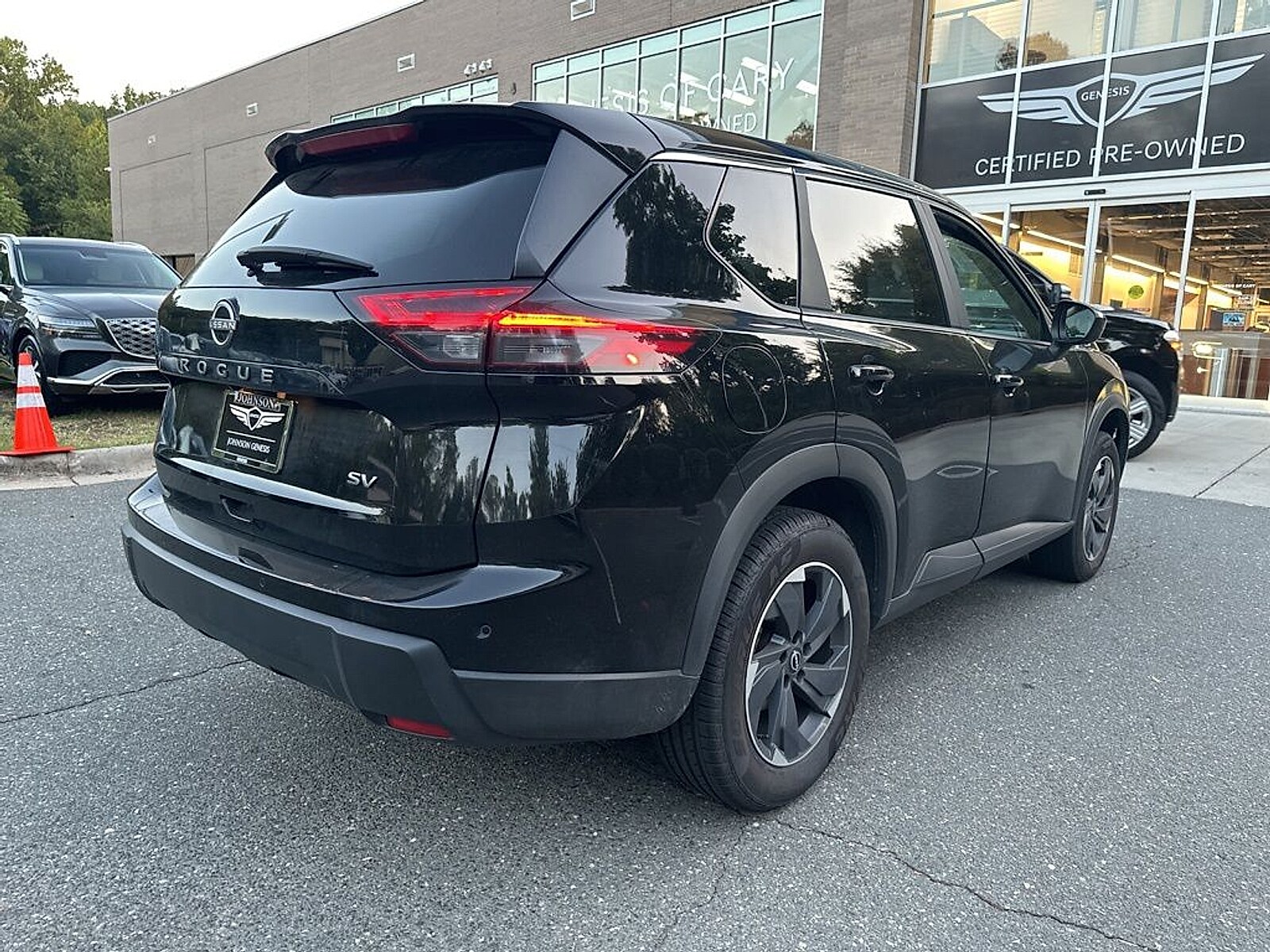 2024 Nissan Rogue SV photo 4