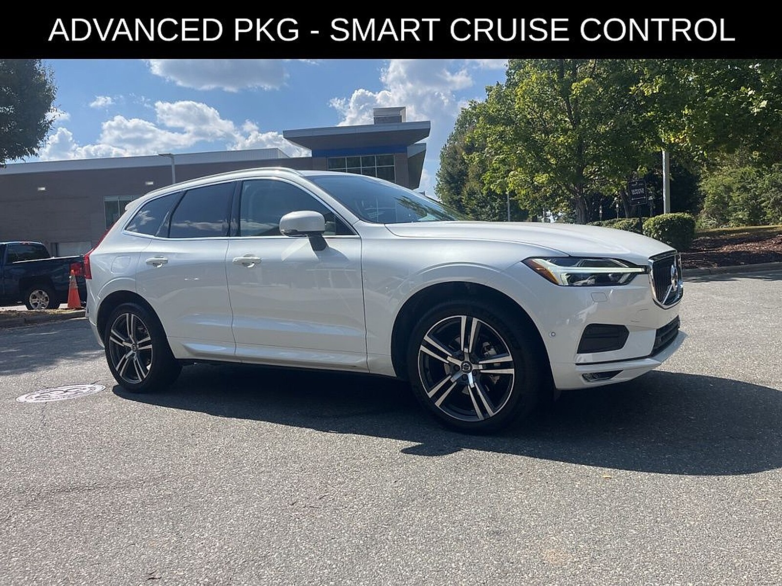 2019 Volvo XC60 T5 Momentum photo 3