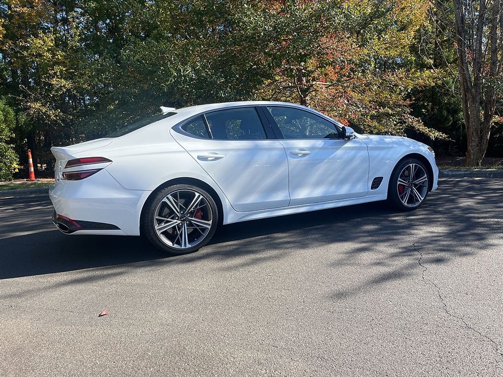 2025 Genesis G70 3.3T Sport Advanced photo 4