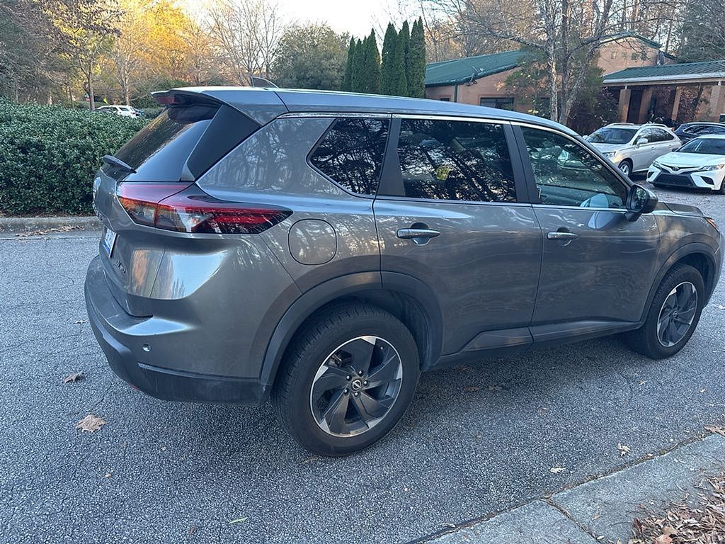 2024 Nissan Rogue SV photo 3