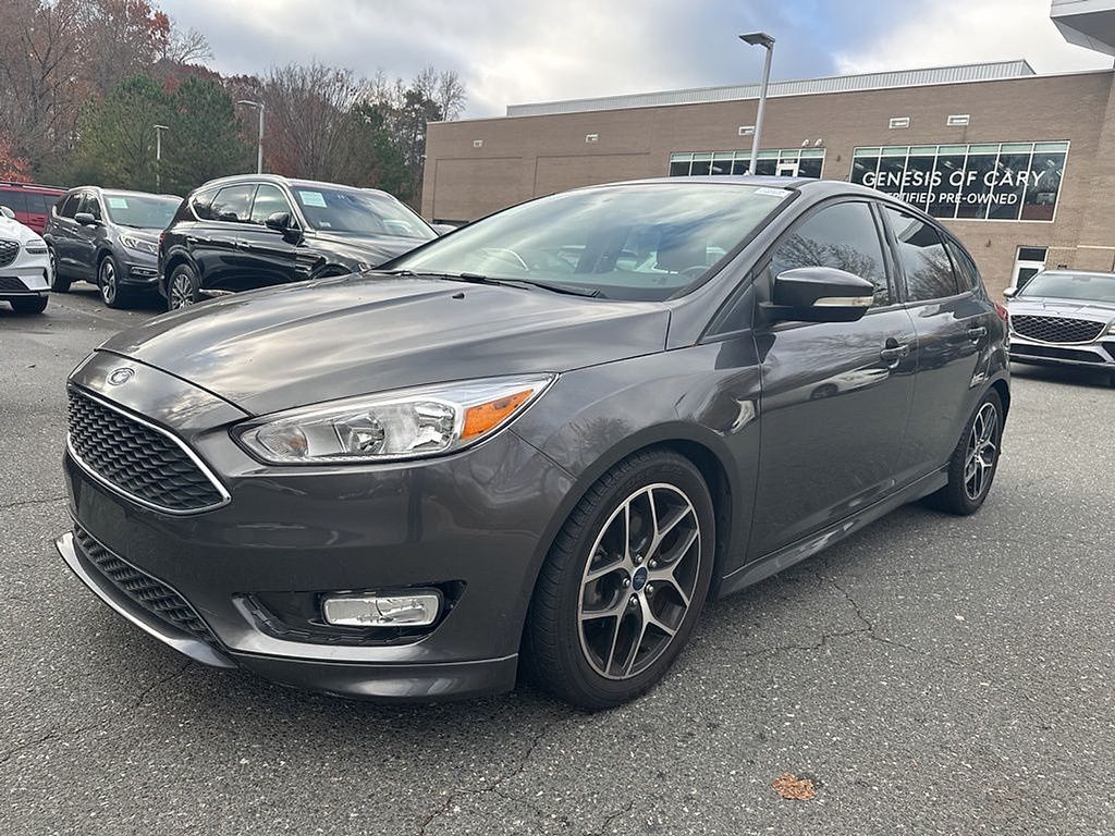 2015 Ford Focus SE photo 2